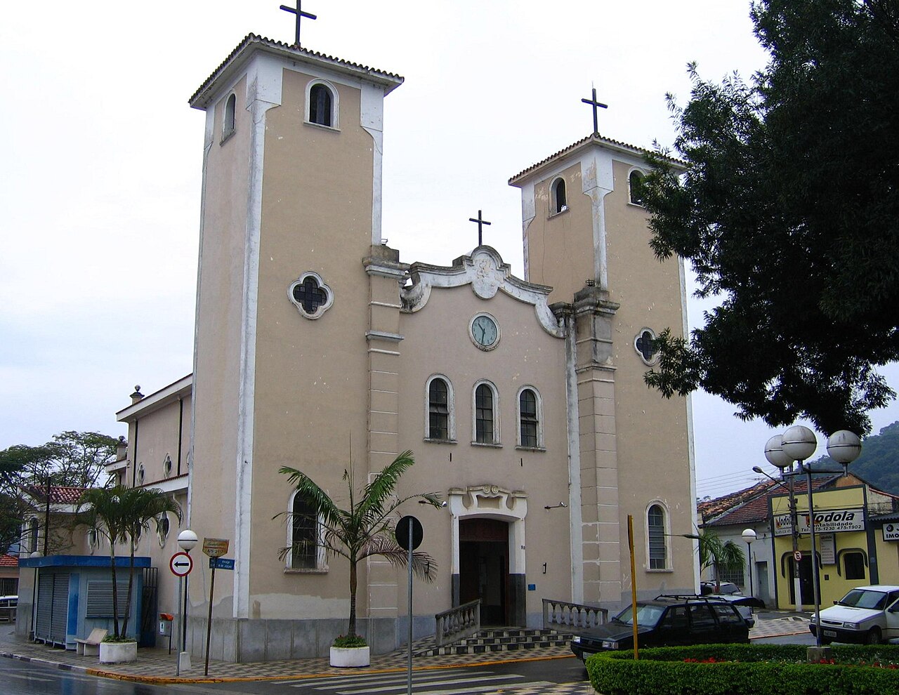 Igreja Matriz de Guararema no centro histórico