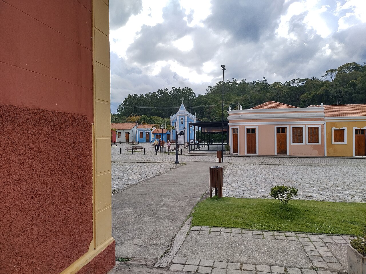 Comércio local nas ruas de Guararema